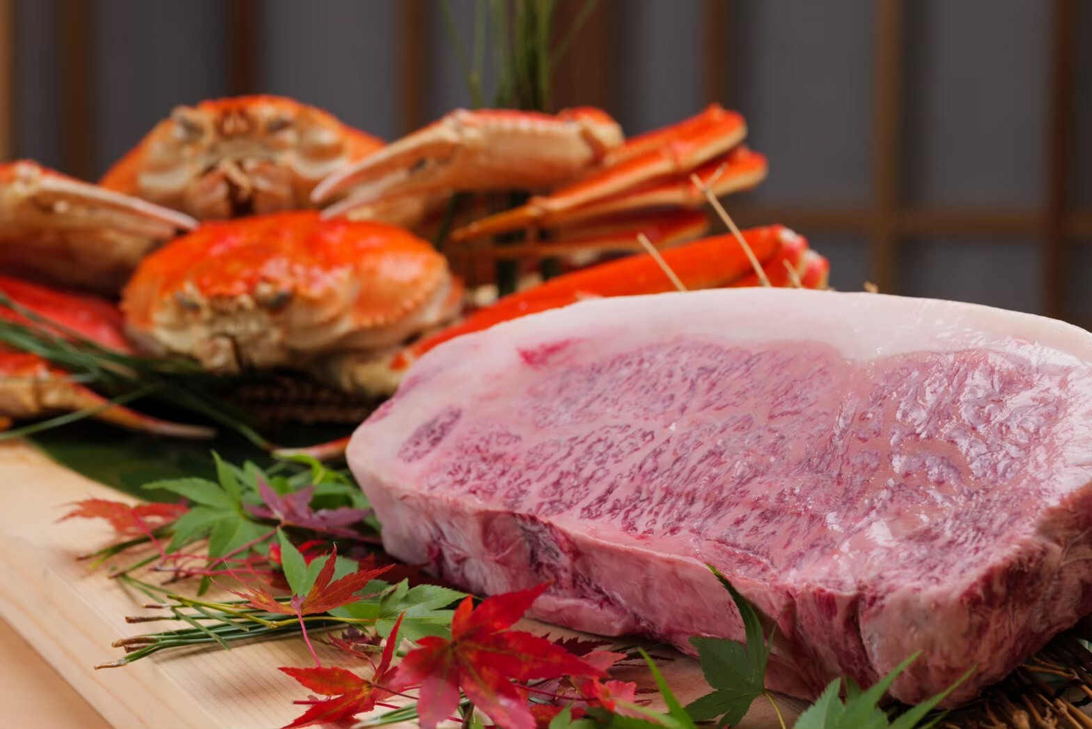 個室確約！【和牛と蟹尽くしコース】「和牛と蟹ユッケドッグ　〜蟹身一本乗せ〜」「タラバガニのしゃぶしゃぶ」「厳選和牛ヒレと焼きタラバガニ」「蟹ドッグ和牛土鍋」