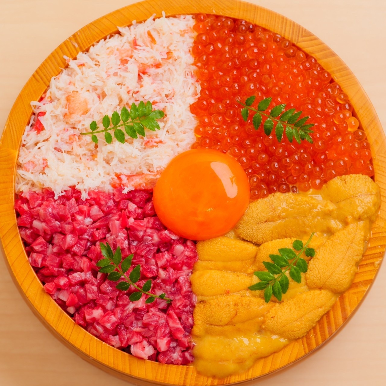 個室確約！【特選和牛ヒレと雲丹尽くしコース】「厳選和牛の雲丹ユッケドッグ　〜雲丹2列のせ〜」「新ちかみつ飯　～和牛・いくら・雲丹・蟹～」「特選ヒレのブリオッシュカツサンド」を含みます！