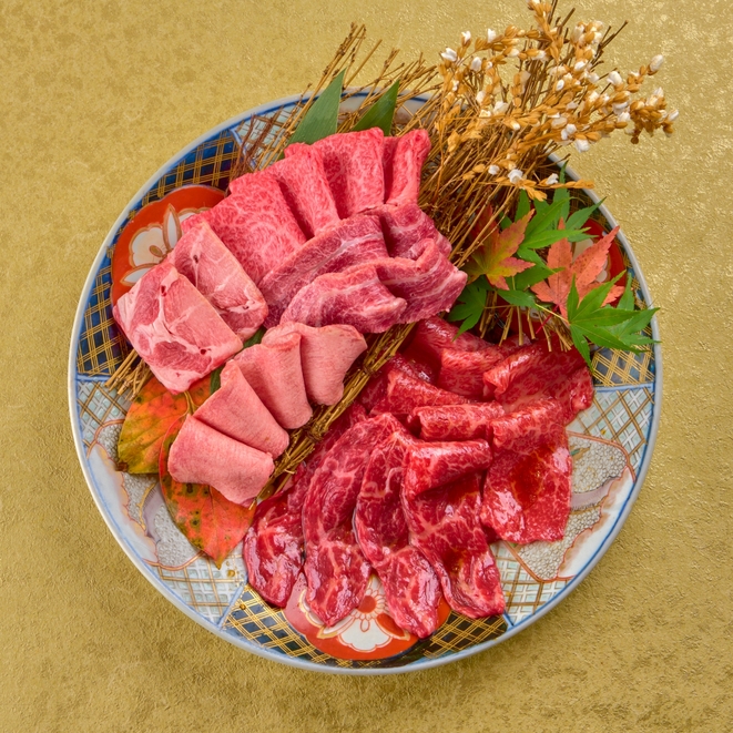 ランチ限定【今日は焼肉だけセット】今日はお肉の日！そんな日に楽しめるセットをご用意いたしました。厳選焼肉12枚ご用意！塩とタレの味付け比率はお選び頂けます。＊写真は2名様分です。
